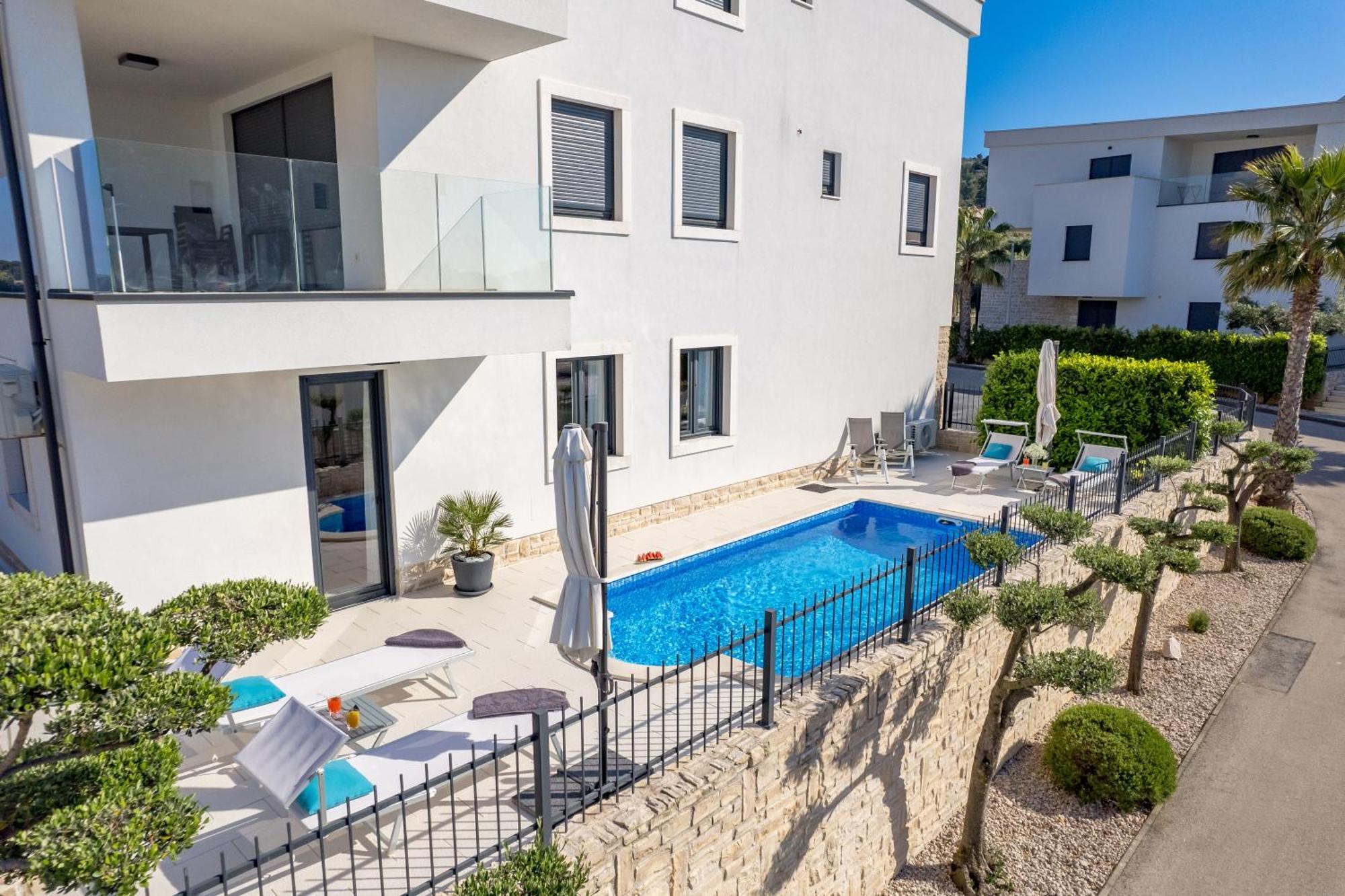 Luxury Apartment Hyperion With Private Pool And Garden Муртер Екстериор снимка