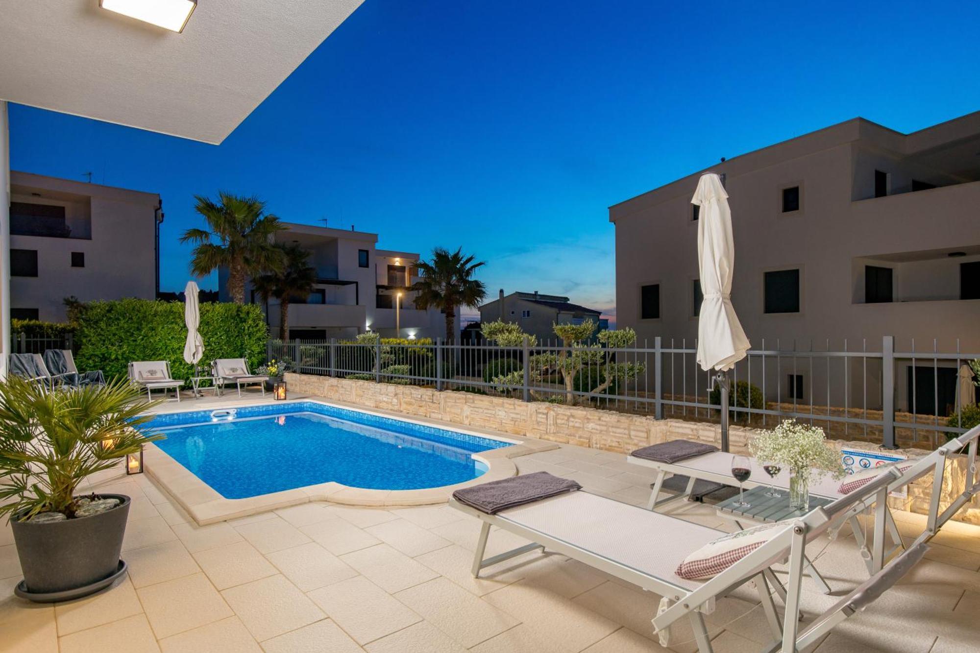 Luxury Apartment Hyperion With Private Pool And Garden Муртер Екстериор снимка