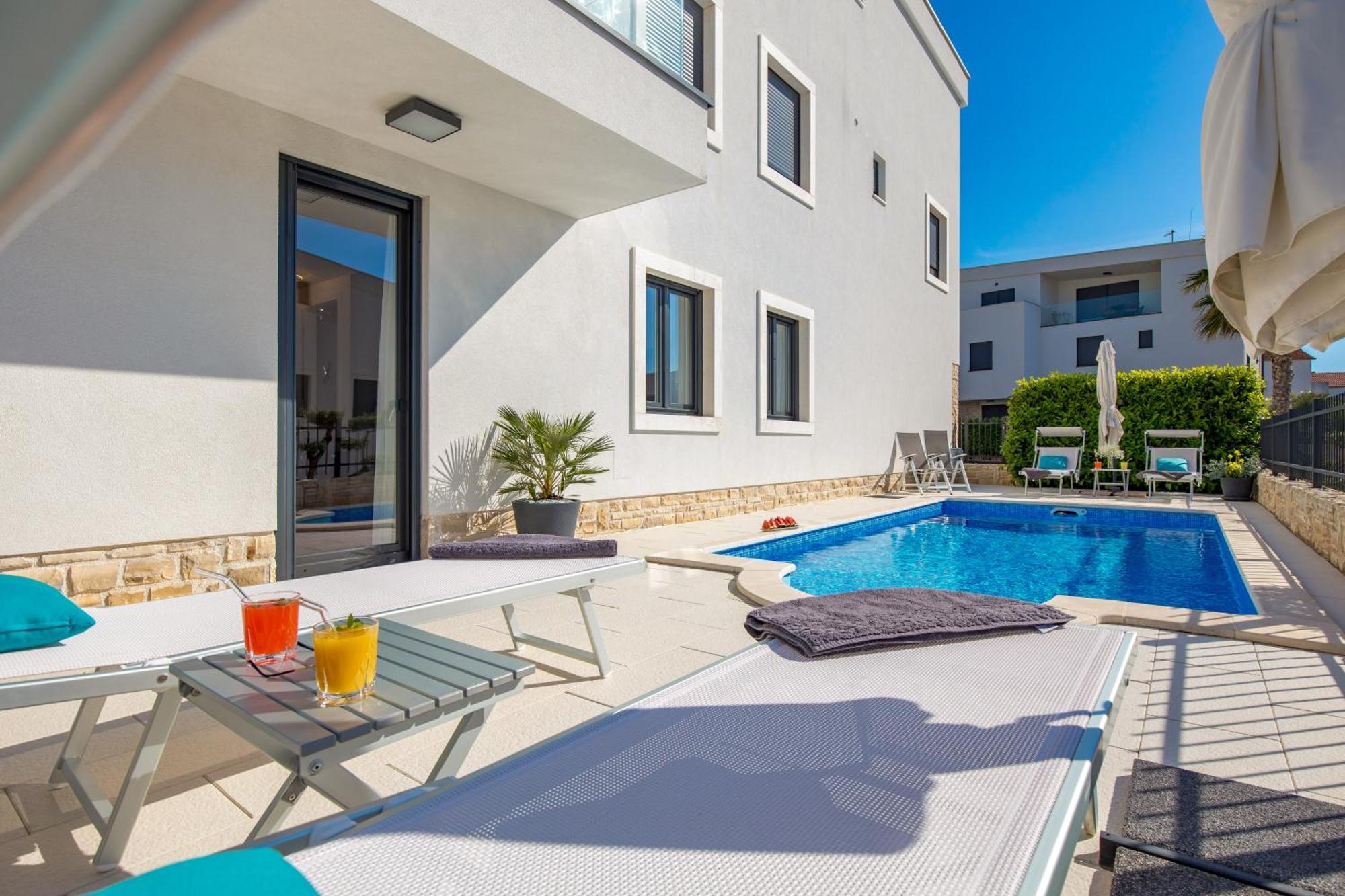 Luxury Apartment Hyperion With Private Pool And Garden Муртер Екстериор снимка