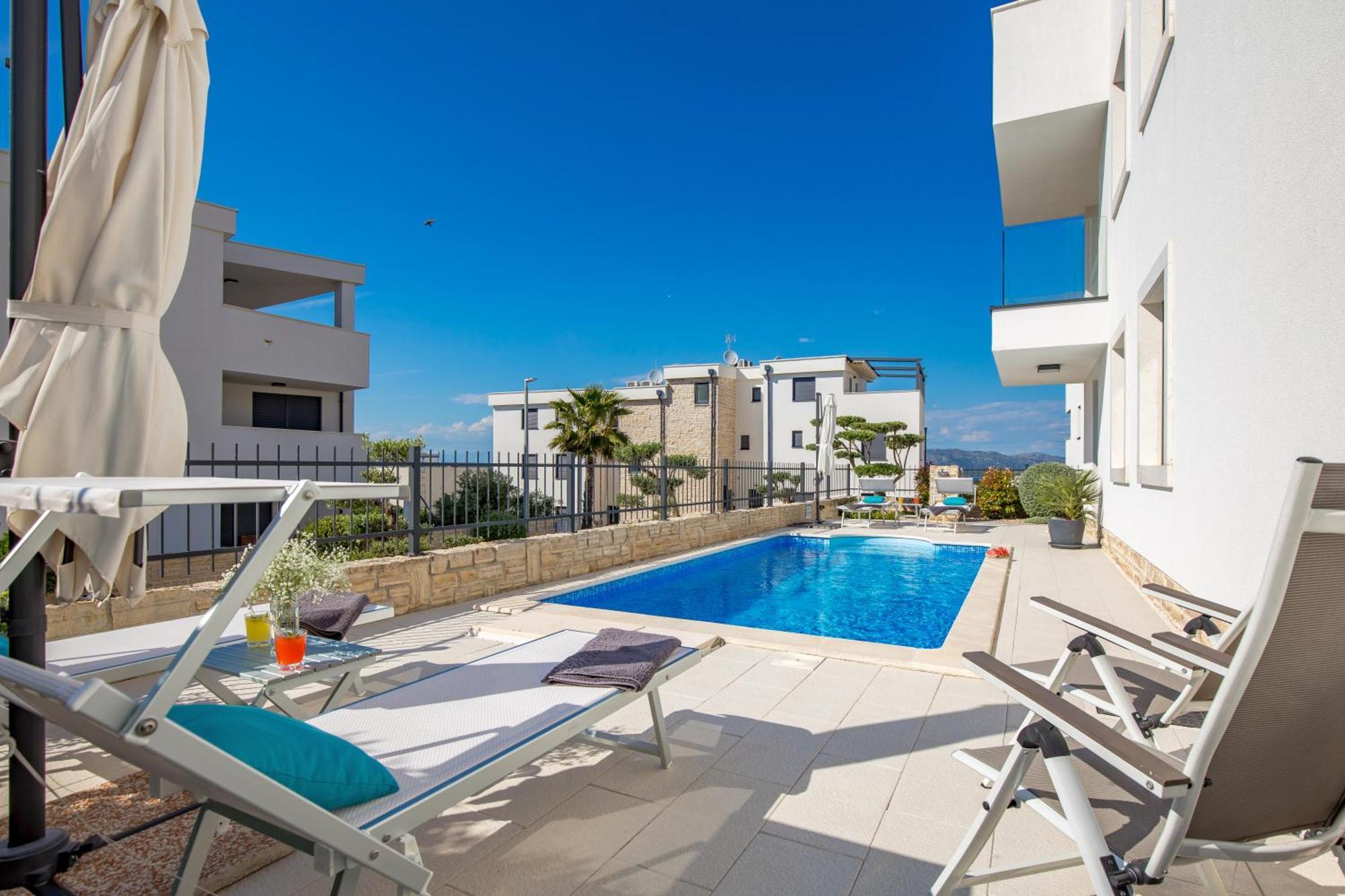 Luxury Apartment Hyperion With Private Pool And Garden Муртер Екстериор снимка