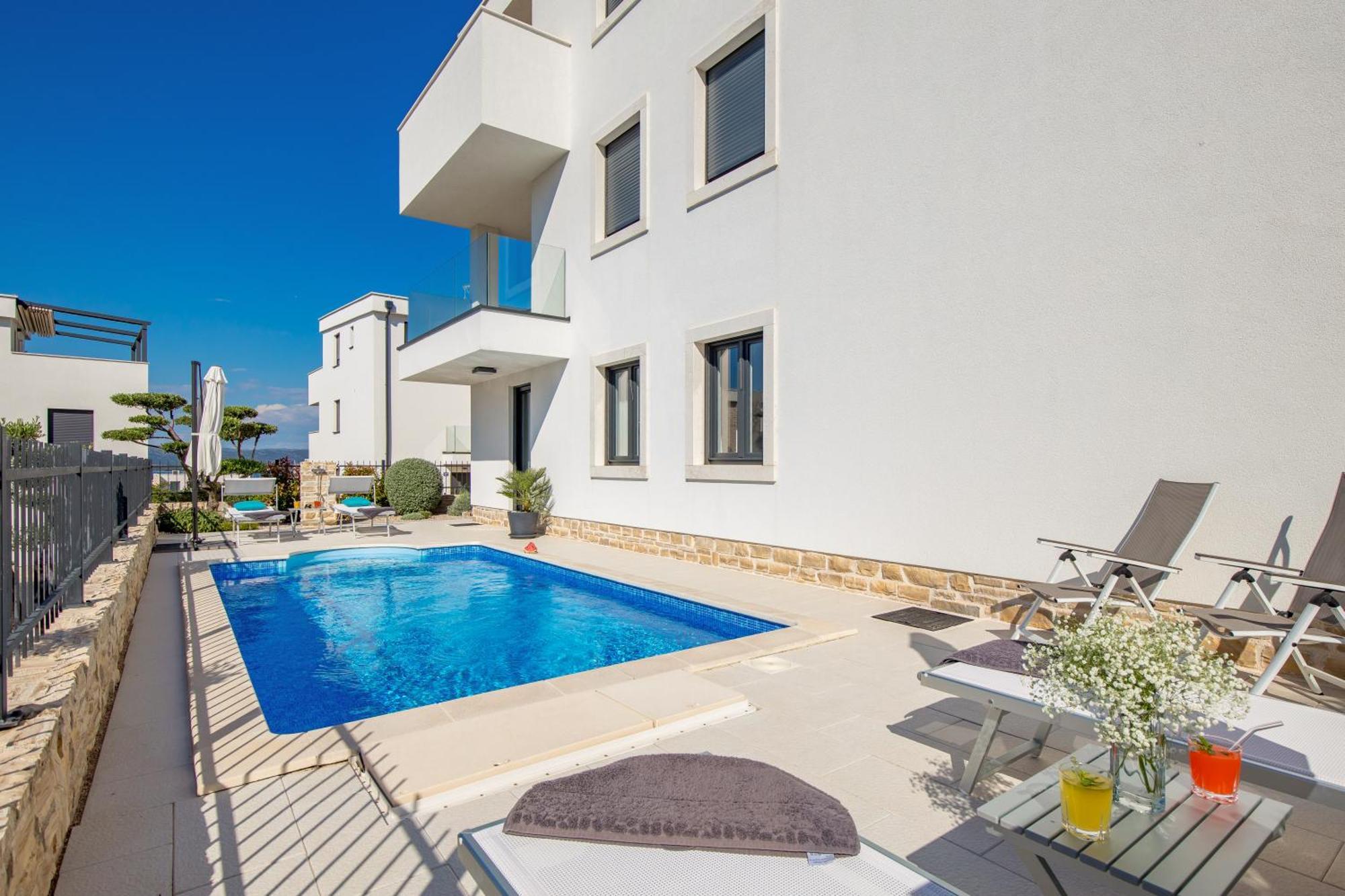 Luxury Apartment Hyperion With Private Pool And Garden Муртер Екстериор снимка