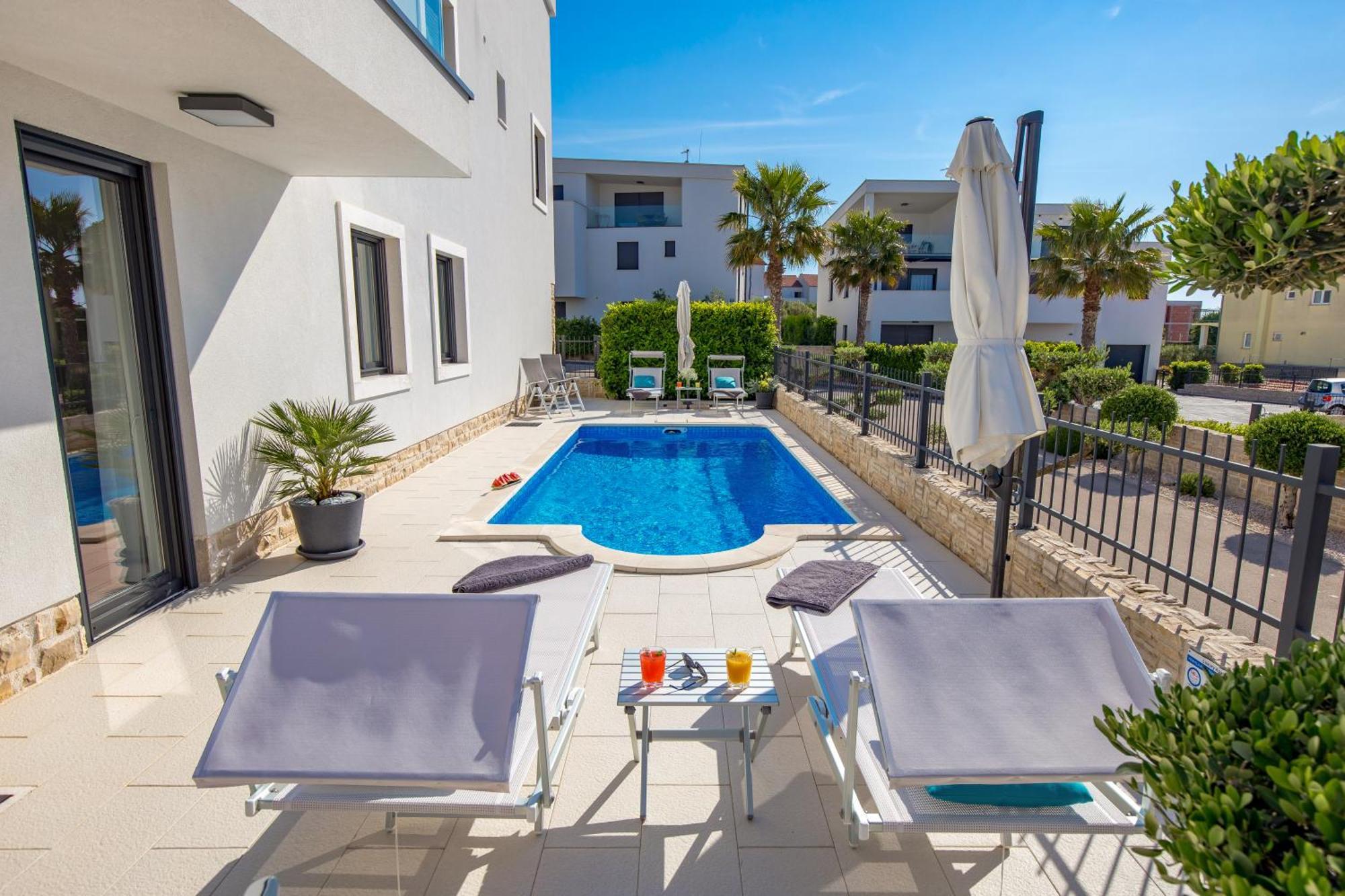 Luxury Apartment Hyperion With Private Pool And Garden Муртер Екстериор снимка